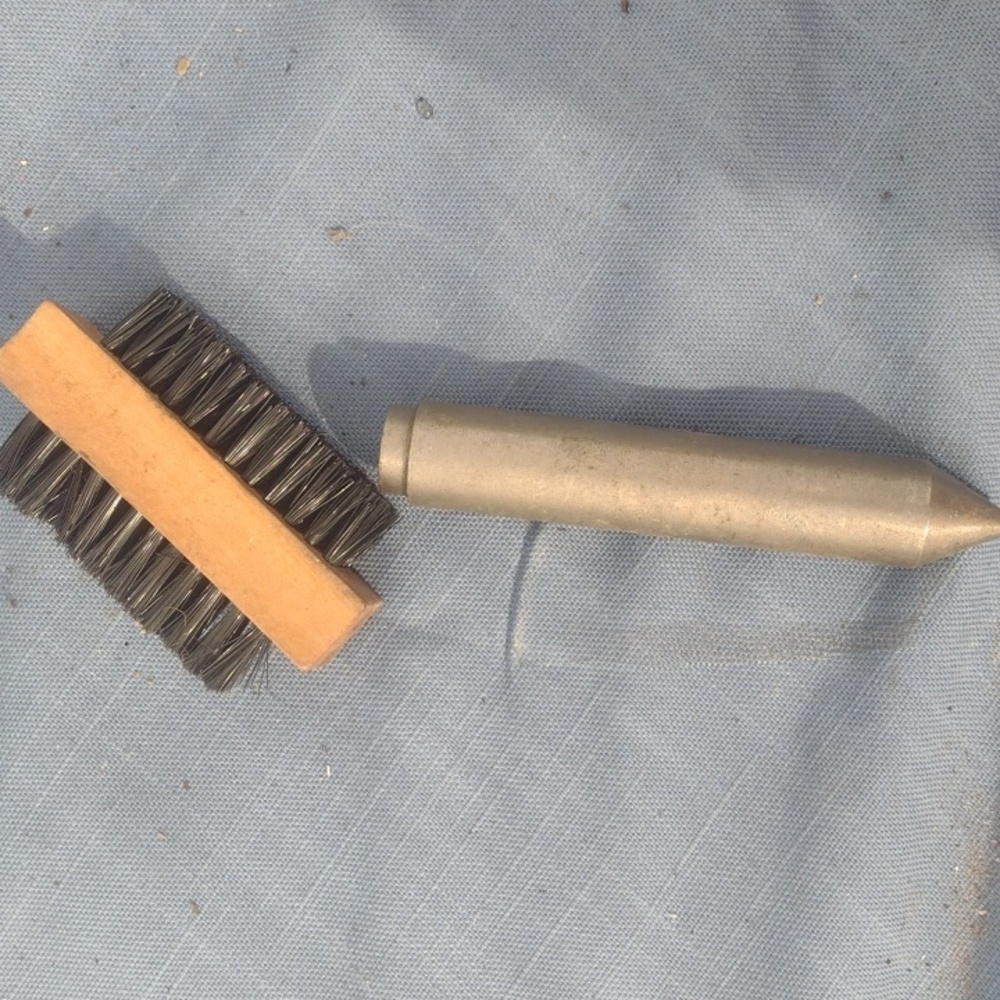 Assorted Tool Set With Screwdriver And Brush - image 5